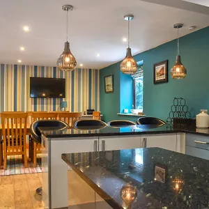  Holiday home Larpool Mews